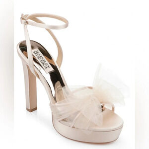 BADGLEY MISCHKA
Sophie Bow Platform Sandals/Soft Nude Sz 9